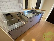 キッチンです。ご自身でコンロを設置していただけます。
