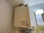 ガス給湯器です。操作しやすいパネルになってます。