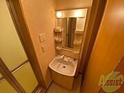 独立洗面台です。大きくてよいですね。シャンプーもできます。