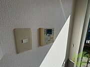 TVモニター付インターホンです。来客者の顔が見えるので安心！