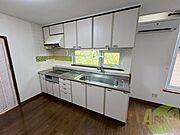 キッチンはスペースも広々していて使いやすそうですよ！