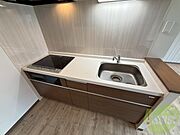 システムキッチン完備で3口ついているので料理もできます！