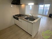 キッチンはスペースも広々していて使いやすそうですよ！