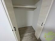 収納もバッチリあるのでお部屋が片付きますよ！
