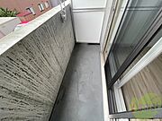 バルコニーが付いていますので一息ついてみてはいかがですか。