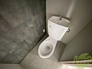広々お使いいただけるお手洗いになっています。