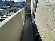 こちらはバルコニー。洗濯物が干せるようになっています。