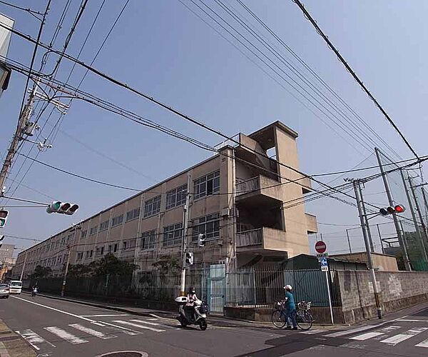 画像17:西院中学校まで922m 佐井通高辻にあります