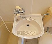 洗濯機置き場はバルコニーにあります。