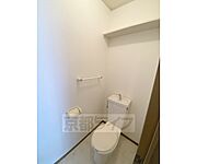 トイレにコンセントあります。
