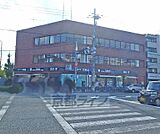 ドラッグユタカ百万遍店まで600m 2階は100円均一のお店が入っております。