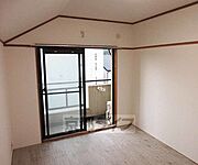 寝室にも