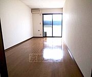 奥行きがあり非常に広々とした室内です・