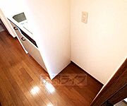 キッチンの横には冷蔵庫置き場もあります