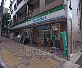 ファミリーマート四条西新道店まで235m 四条通り沿いにあります。近くにファミレスも有りますよ