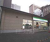 ファミリーマート四条西洞院店まで149m 四条西洞院の角です。