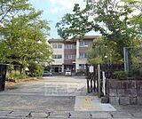 千代川小学校まで1200m 自然豊かな環境に恵まれた小学校。