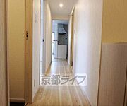 玄関から廊下にかけて