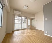 阪急西京極駅まで徒歩3分。敷金、更新料ナシです。嬉しい3点セパレートなど充実の設備
