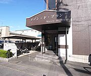 建物の入り口です。