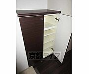 玄関横の収納です