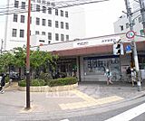 みずほ銀行 出町支店まで328m 環境良好な鴨川近くにご利用して頂きたい銀行です。