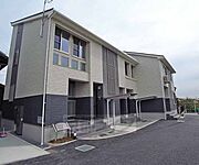 シックなカラーリングの外観
