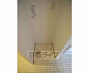室内に洗濯機置けます。