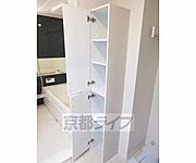 脱衣所にも便利な棚