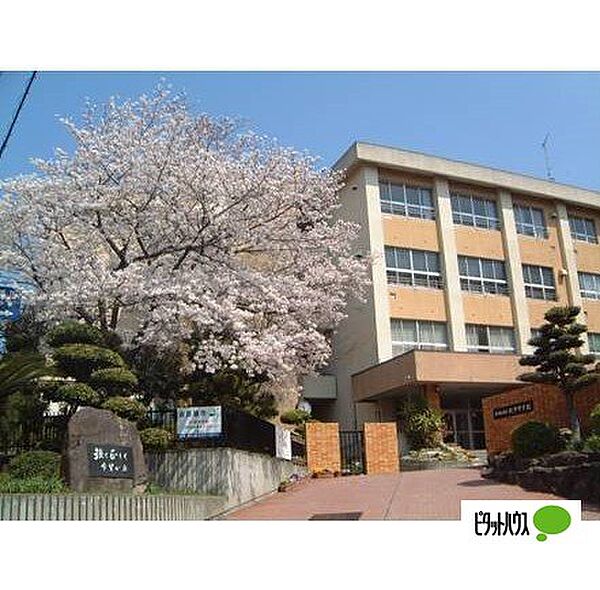 画像27:中学校「和歌山市立紀伊中学校まで750m」