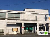 銀行「きのくに信用金庫紀の川支店まで680m」