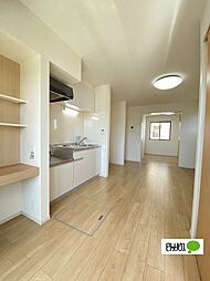 エターナル・レジデンスＡ 102 1階1LDKのリビング/ダイニング