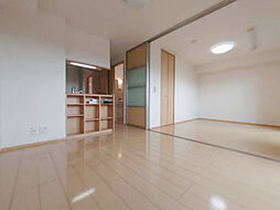 BIG JOY YAMATO 105 1階2DKのリビング/ダイニング