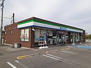 コンビニ「ファミリーマート橋本古佐田店様まで828m」