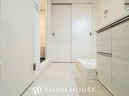 清潔感のあるプライベート空間は、身だしなみチェックや肌のお手入れに最適です。