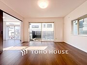 家族みんなが爽やかに健やかに過ごせるように、溢れる光をたっぷり取り込んだリビングダイニング。