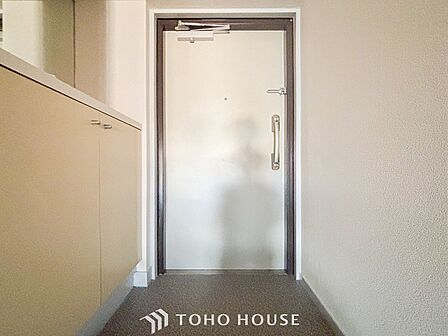 居住者の帰り、訪れる方を優しく迎えてくれる玄関です。