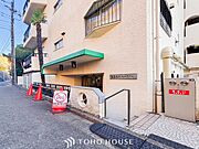 訪れるゲストや住む人を優しく迎え入れてくれる明るい空間です。