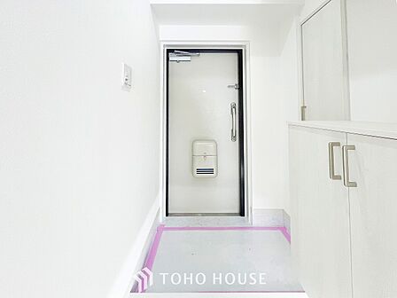 居住者の帰り、訪れる方を優しく迎えてくれる玄関です。