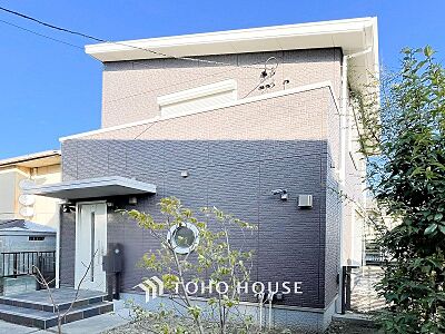 外観：時間のゆとりと空間、爽やかな陽光がもたらす光と風を贅沢なまでに感じる暮らしが始まります。