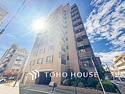 爽やかな青空の下に贅沢なほどに降り注ぐ陽光、豊かな居住性と、クオリティが見事に調和した住空間。