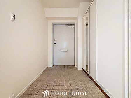 居住者の帰り、訪れる方を優しく迎えてくれる玄関です。