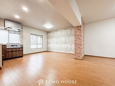 環境の良い場所にセンス良く暮らしたい、こだわりの室内には至福のシーンが繰り広げられます。