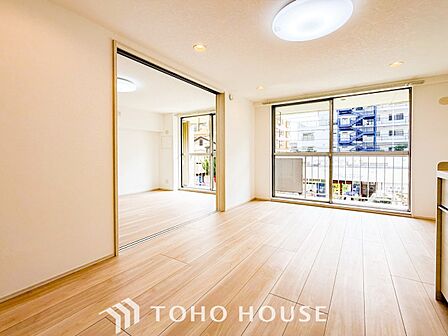 落ち着いた雰囲気に包まれた伸びやかな空間で、ゆったりと家族団らんの時間を過ごせます。