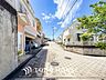 外観：前面道路含む現地写真『快適』は「家」と「街」と「環境」が調和した時に訪れるだと改めて感じさせてくれます。