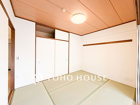 来客時や一息つきたいときなどに利用できる用途多様な空間です。