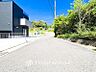 外観：前面道路含む現地写真『快適』は「家」と「街」と「環境」が調和した時に訪れるだと改めて感じさせてくれます。