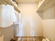 普段使わない季節用品やトランクなど大きなものもラクラク収納できる広さがございます。