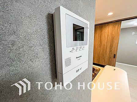 誰が来てもわかる様にモニター付きインターホンを設置。