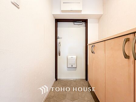 居住者の帰り、訪れる方を優しく迎えてくれる玄関です。